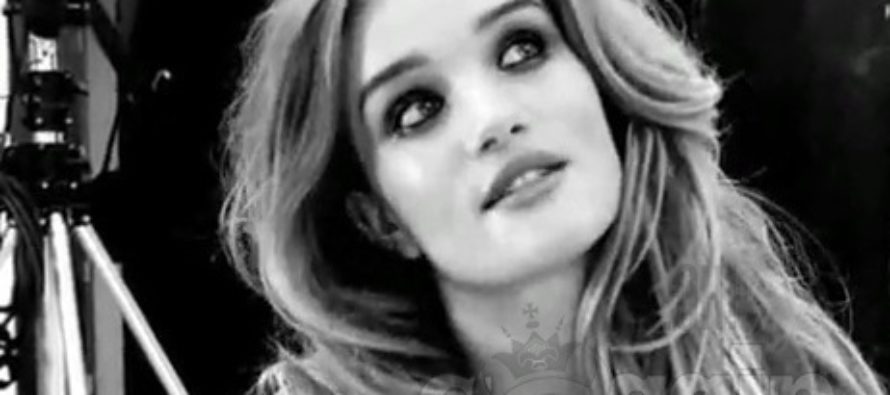 Rosie Huntington-Whiteley: Social media is crucial!