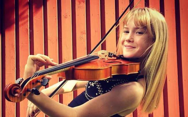 Violinist Estella Elisheva