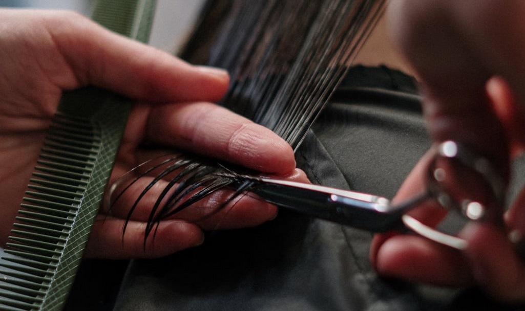 cutting hair pexels